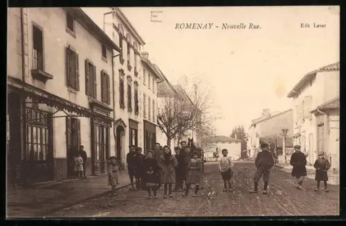 AK Romenay, Nouvelle Rue avec des enfants jouant sur la route