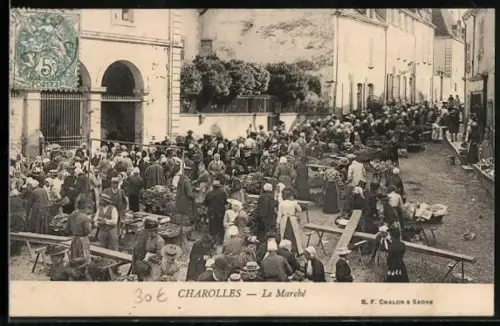 AK Charolles, Le Marché animé avec foule et étals colorés