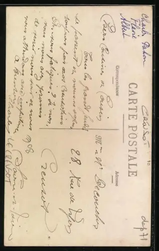 AK Le Creusot, Facade du Café du Cycle avec habitants devant l`entrée