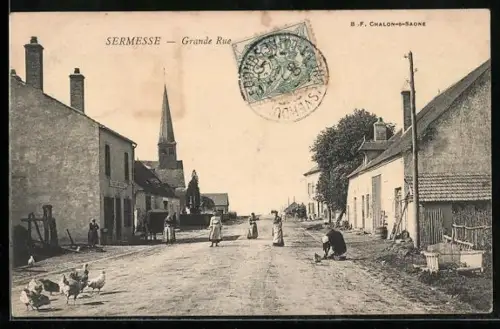 AK Sermesse, Grande Rue avec villageois et église en arrière-plan