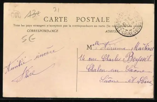 AK Sermesse, Grande Rue avec villageois et église en arrière-plan