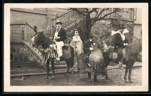 Foto-AK Leoben, Teilnehmer am Fasching in Verkleidungen