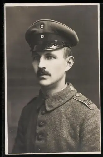 Foto-AK Gefreiter in Feldgrau Uniform vom Infanterie-Regiment Nr. 118