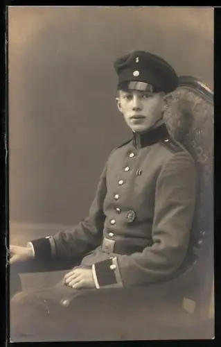 Foto-AK Unteroffizier vom Feld-Artillerie-Rgt. Nr. 78 mit Feldspange zum EK II 1914 und Verwundentenabzeichen