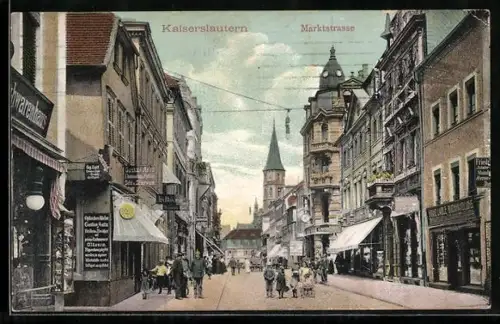 AK Kaiserslautern, Marktstrasse mit Strassenszene und Kirchturm