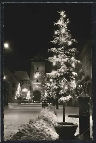 AK Villingen /Schwarzwald, Riettor, verschneites Stadttor und Weihnachtsbeleuchtung
