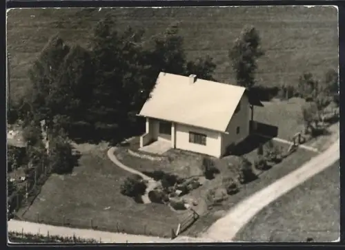 AK Hinterzarten /Schwarzwald, Wohnhaus mit Garten und Zufahrt