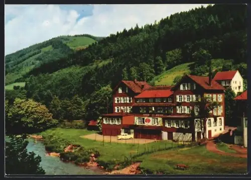AK Schiltach /Schwarzwald, Bahnhof-Hotel, Bes. Frau Luise Wolber, Flusslandschaft