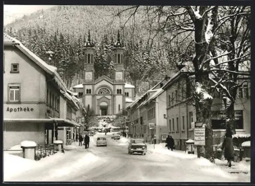 AK Todtnau /Schwarzwald, Hauptstrasse, Kirche, Apotheke