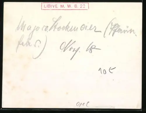 Fotografie Major von Stockmeier und Soldaten vor ihrem Opel Auto, 1918