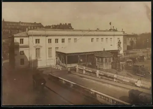 Fotografie Will Pottee, Berlin, Ansicht Paris, Blick auf das Gebäude der Ehrenlegion