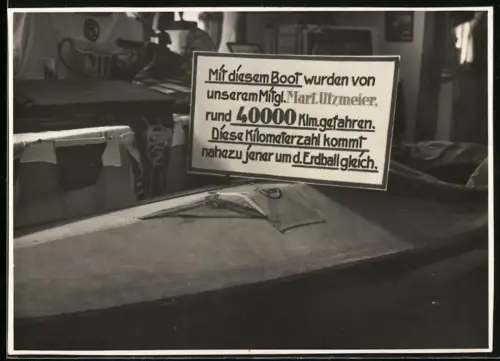 Fotografie Ruderboot mit dem Mart. Utzmeier 40000 Km gefahren ist, 1934