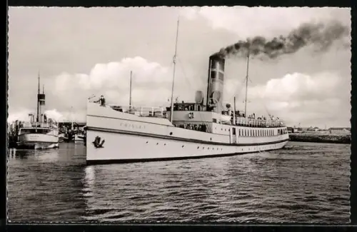AK Norderney, Dampfer Frisia I nähert sich dem Anleger, Passagierschiff