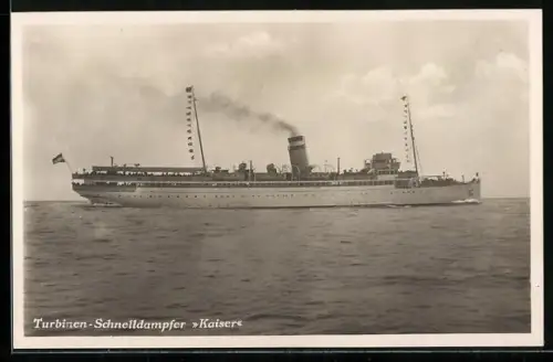 AK Turbinen-Schnelldampfer Kaiser der Hapag auf See, Passagierschiff