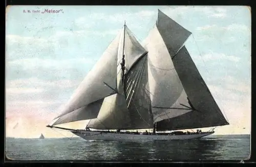 AK SM Yacht Meteor in Fahrt unter vollen Segeln