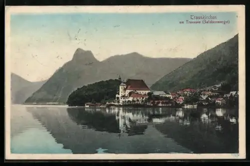 AK Traunkirchen am Traunsee, Ortsansicht mit See und Gebirgspanorama