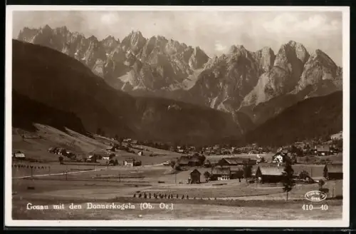 AK Gosau /Ob. Öst., Panorama mit den Donnerkogeln