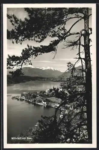 AK Millstatt am See, Panorama mit See, Ort und Bergen