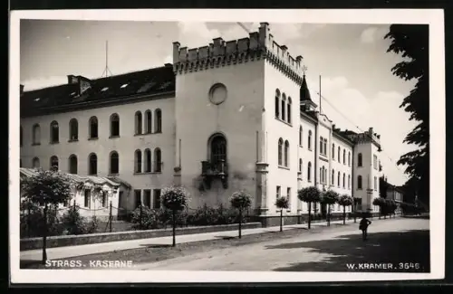 AK Strass /Steiermark, Kaserne mit Strassenpartie