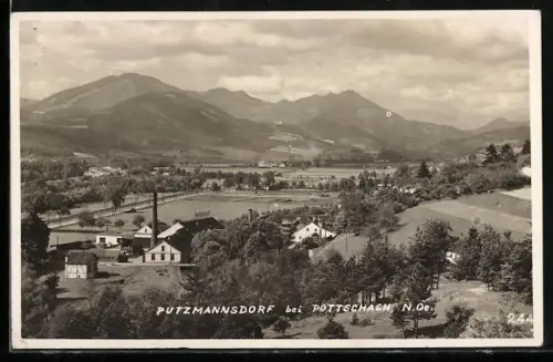 AK Putzmannsdorf bei Pottschach, Panorama mit Dorf, Teich und Bergen