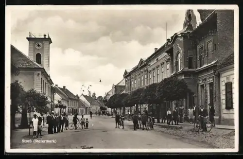 AK Strass /Steiermark, Hauptstrasse mit Kirche