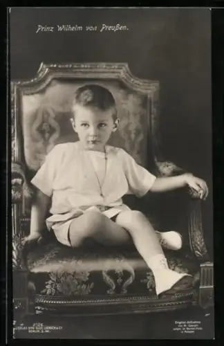 AK Prinz Wilhelm von Preussen als Kind auf einem Sessel sitzend