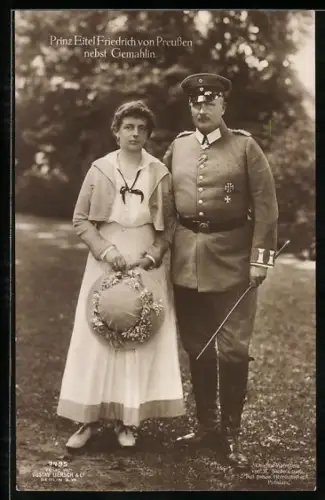 AK Prinz Eitel Friedrich von Preussen in Uniform mit Eisernem Kreuz nebst Gemahlin
