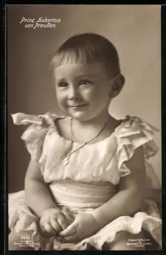 AK Prinz Hubertus von Preussen mit Kette, lächelnd