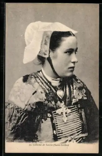 AK junge Frau in Tracht mit weisser Haube