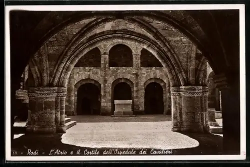 AK Rodi, L`Atrio e il Cortile dell`Ospedale dei Cavalieri