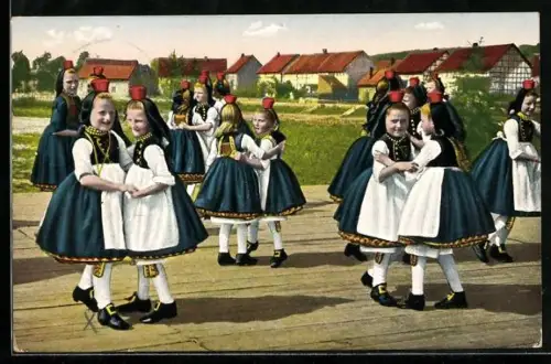 AK Hessische Trachten, Schwälmer Mädchen beim Tanz