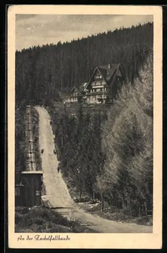 AK Zackelfallbaude, Wanderer auf dem Weg zur Zackelfallbaude