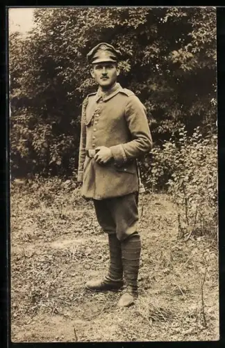 Foto-AK Unteroffizier der Infanterie in Feldgrau Uniform mit Schützenschnur 1. Stufe und Bajonett