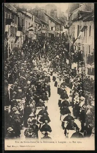AK Langres, Fête de Notre-Dame de la Délivrance, procession dans la rue animée