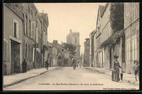 AK Langres, La Rue Barbier-d`Aucourt avec la Cathédrale au fond