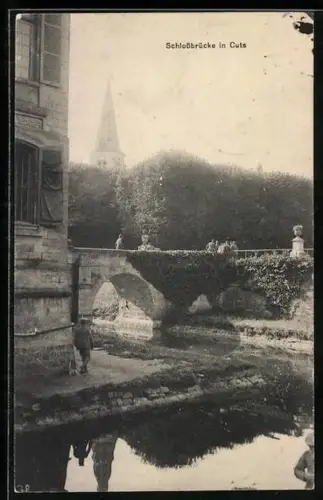 AK Cuts, Pont du château avec vue sur le clocher et la rivière