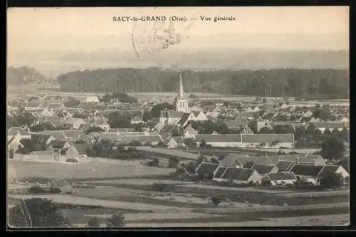 AK Sacy-le-Grand /Oise, Vue générale du village avec église et paysages forestiers en arrière-plan