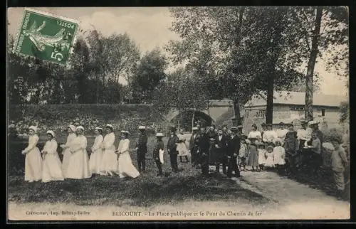 AK Blicourt, La Place publique et le Pont du Chemin de fer