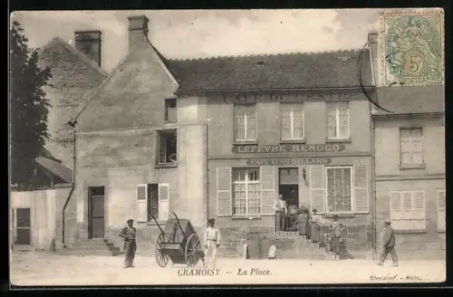 AK Cramoisy, La Place avec le café et les habitants devant