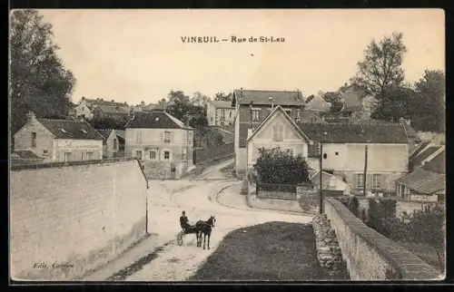 AK Vineuil, Rue de St-Leu avec calèche et maisons environnantes