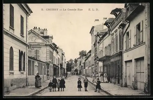 AK Croissy, La Grande Rue avec des enfants jouant dans la rue