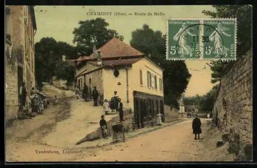 AK Cramoisy /Oise, Route de Mello animée avec villageois et enfants jouant