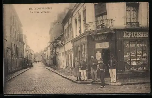 AK Compiègne, La Rue Vivenel avec épicerie et passants