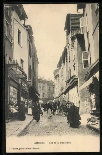AK Limoges, Rue de la Boucherie animée avec passants et charrettes