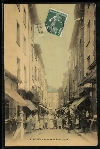 AK Limoges, Rue de la Boucherie animée avec des habitants et des boutiques