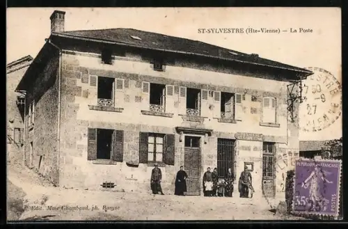AK St-Sylvestre /Haute-Vienne, La Poste avec habitants devant le bâtiment