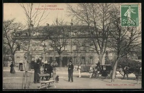 AK Limoges, Hôtel du XIIIe Corps d`Armée avec calèche et passants