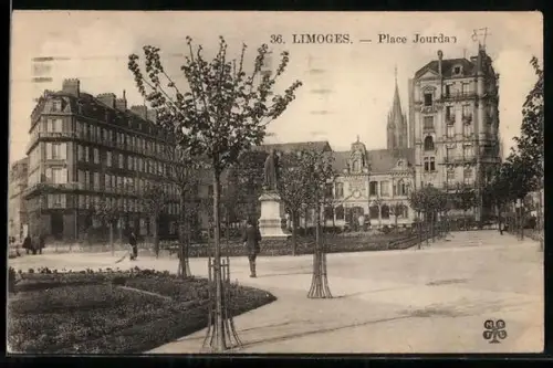 AK Limoges, Place Jourdan avec statue et bâtiments environnants
