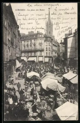 AK Limoges, La place des Bancs animée avec marché et foule