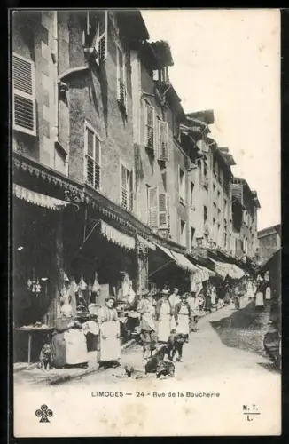 AK Limoges, Rue de la Boucherie animée avec des étals et passants